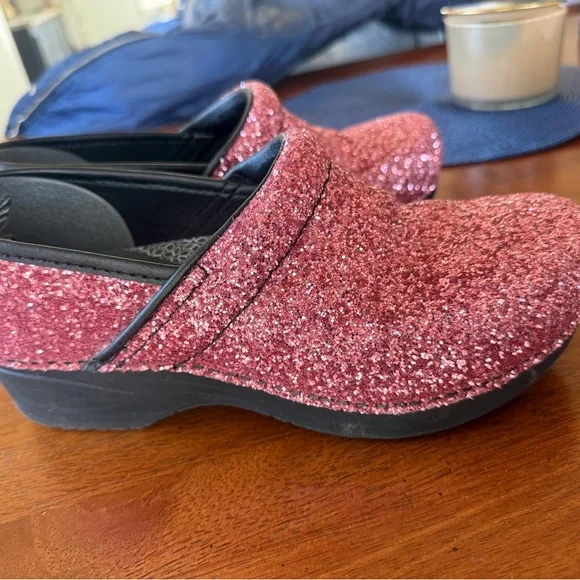 Very Gently Preowned/Excellent Condition Dansko XP Glitter Clogs in Pink - Picture 4 of 11